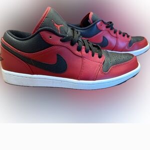Men's Jordan 1s Red and Black Sneakers Size 9.5 (GUC)